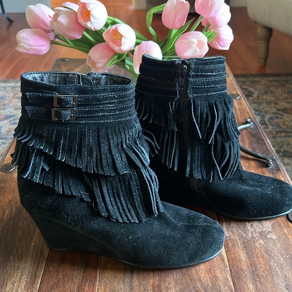 Aerosoles Black Suede Womens Ankle Wedges With Tassel Size 8 - Picture 3 of 12